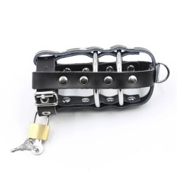 etui en cuir avec anneaux métalliques et cadenas