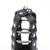 etui en cuir avec anneaux métalliques et cadenas