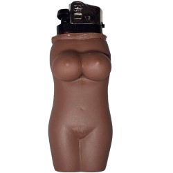 femme multre au corps plus clair
