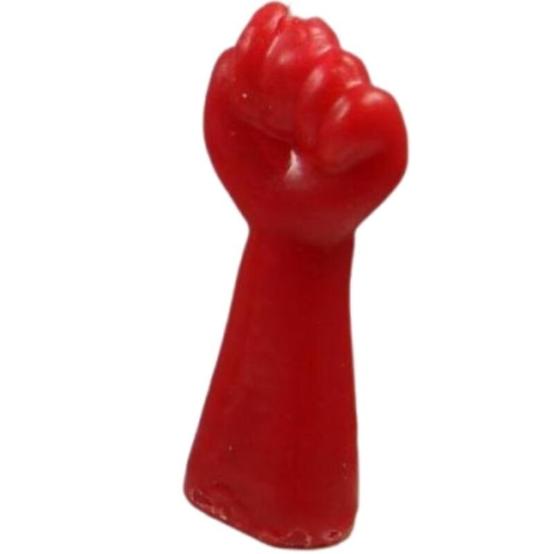 bougie en forme de poing rouge bougie en forme de poing rouge