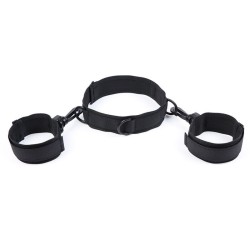 menottes et collier en nylon