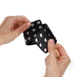 appareils de retenue poignets avec fermeture pression pleine de rivets noir ajustable 19-24 cm x 5,5 cm