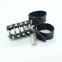 cage  pénis avec anneaux métalliques et sangle en cuir